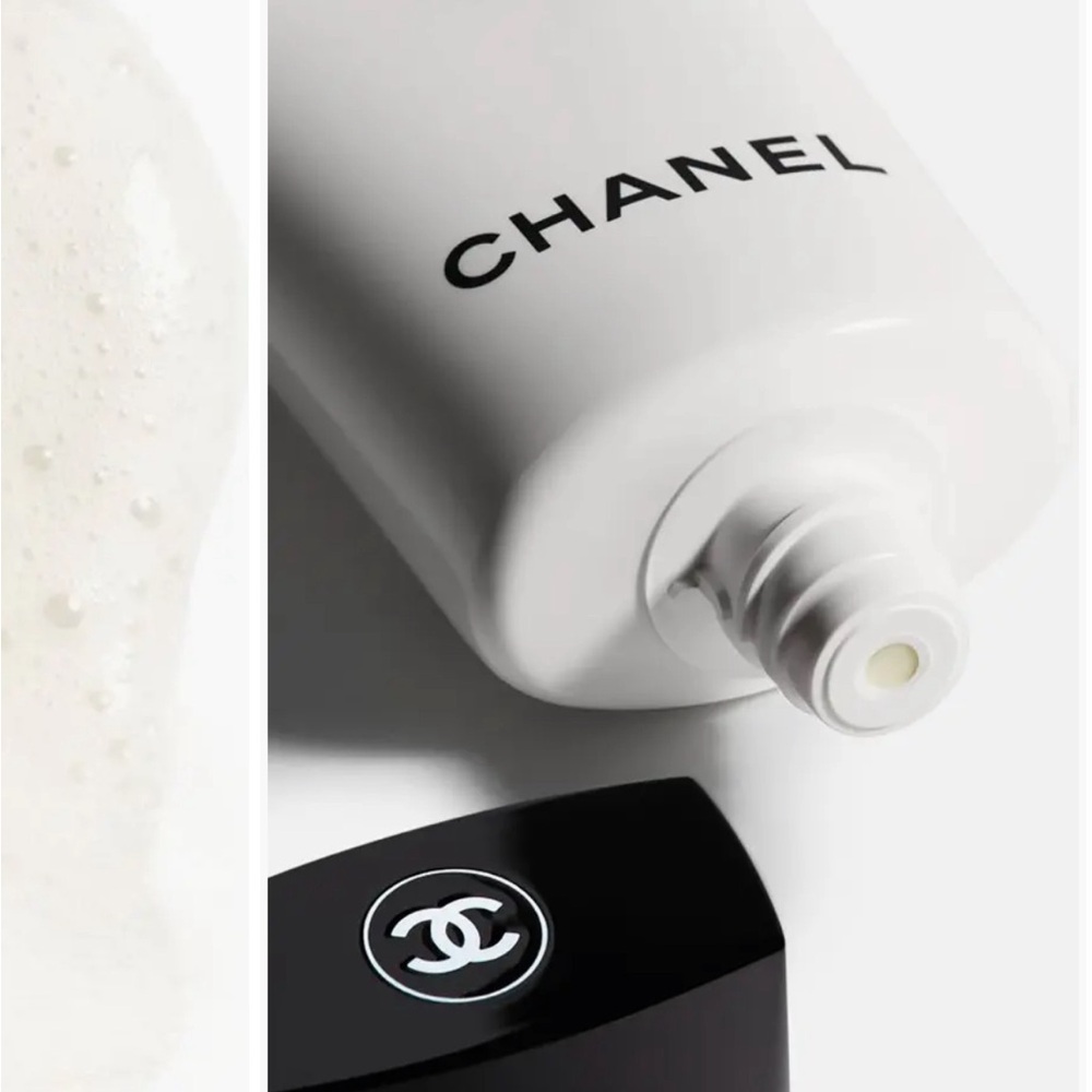 LA MOUSSE
Anti-Pollution Cleansing Cream-to-Foam
CHANEL